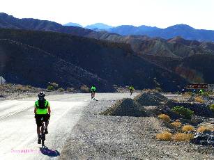 Death-Valley-2020-day6-4  to Badwater  w.jpg (369398 bytes)